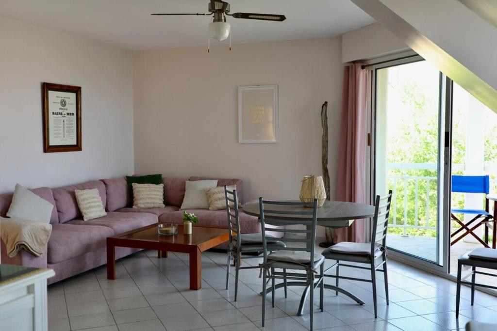 Apartment with Stunning Views of Le Havre de Carteret