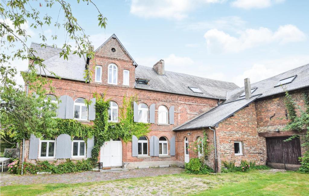 Nice Home In Vieux Bourg With Kitchen
