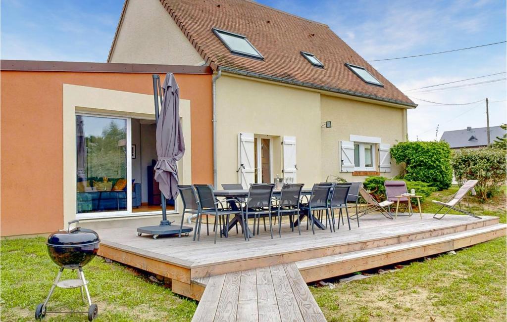 5 Bedroom Beautiful Home In Saint-Germain-Sur-Ay