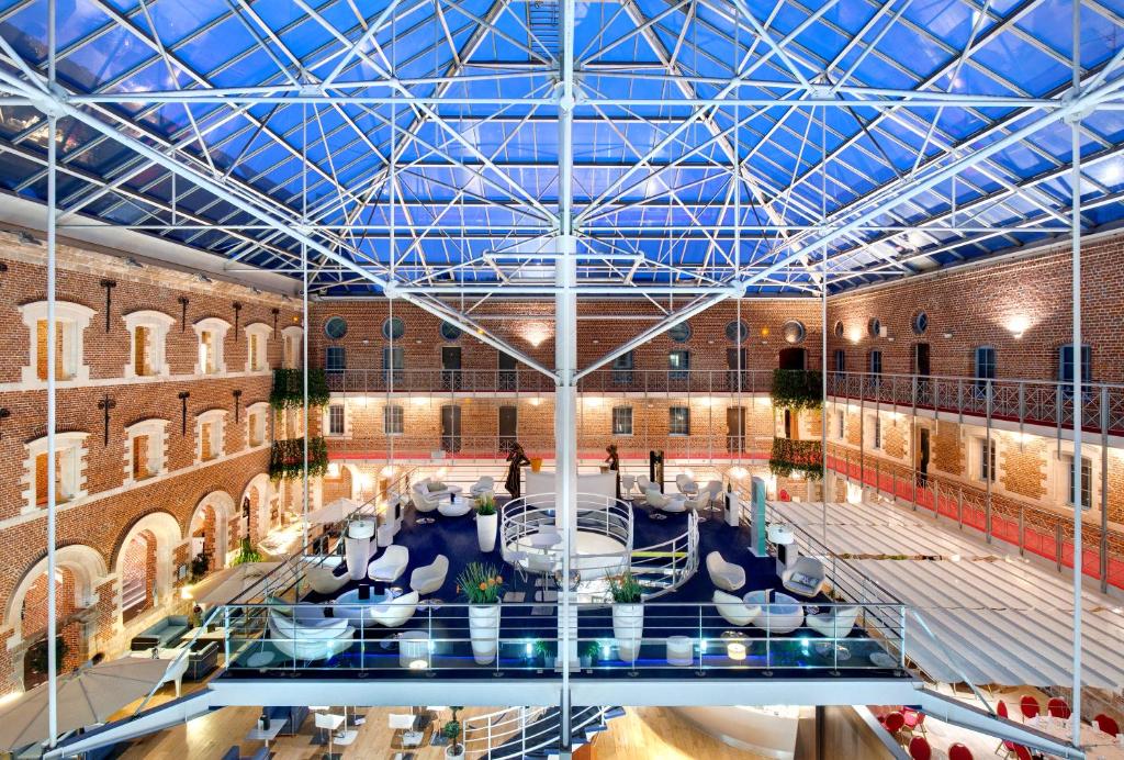 HOTEL AMBASSADEUR