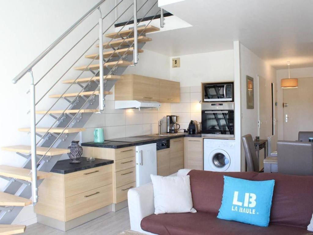 Appartement avec mezzanine, piscine et parking - proche plage et clubs sportifs à La Baule - FR-1-245-43