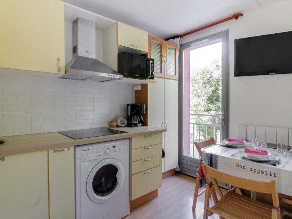 Appartement rénové T2, 4 personnes, proche thermes, parking, ascenseur. - FR-1-402-97