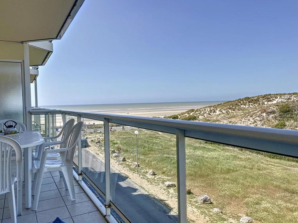Charmant appartement avec balcon, 1 chambre, parking, à 500m du centre, 1km de la plage - FR-1-236-67