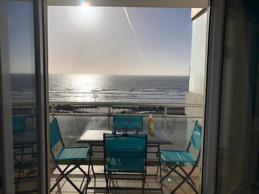 Appartement 2 pièces, balcon vue mer, parking privé, plage des Demoiselles - FR-1-224C-27