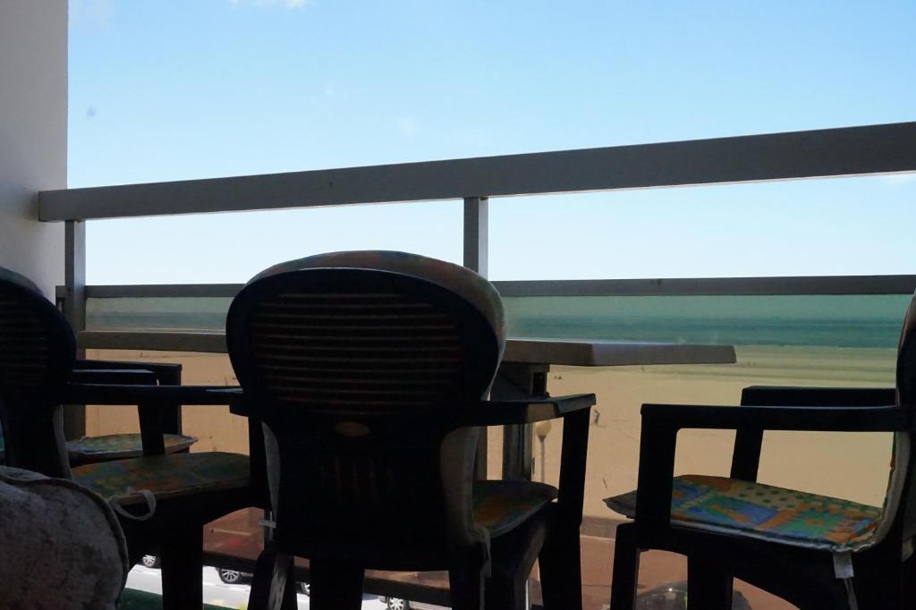 Superbe appartement proche plage avec balcon et parking sécurisé - FR-1-646-74