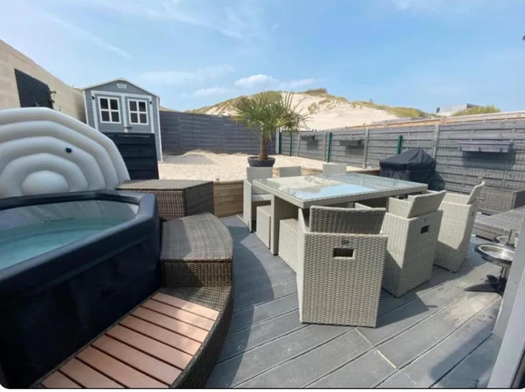 Lumineux T2 avec Balcon, Parking, et Wifi à 5 min de la Plage - FR-1-646-52