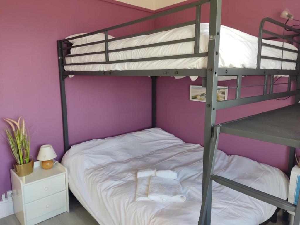 Appartement 50m² avec Balcon, Parking Privé et Wifi à Deux Pas de la Plage - FR-1-674-36