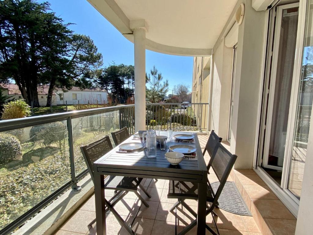 Appartement 2 pers. rénové avec balcon, accès plage et centre-ville à pied - Classé 2* - FR-1-231-285