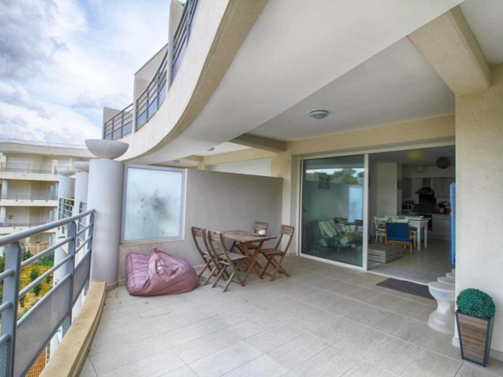 Appartement 3 pièces avec terrasse, à 350m de la plage, parking et clim – Calvi - FR-1-63-260
