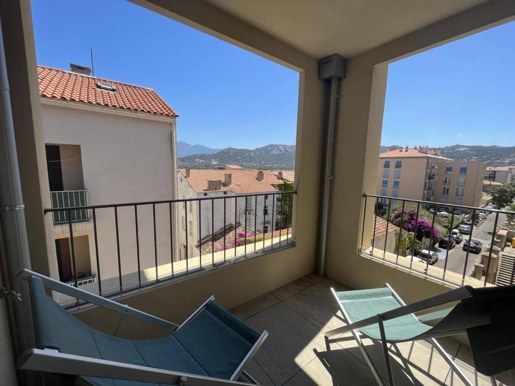 Appartement moderne à Calvi, 4 couchages, proche plage et commerces, parking privé inclus - FR-1-63-339