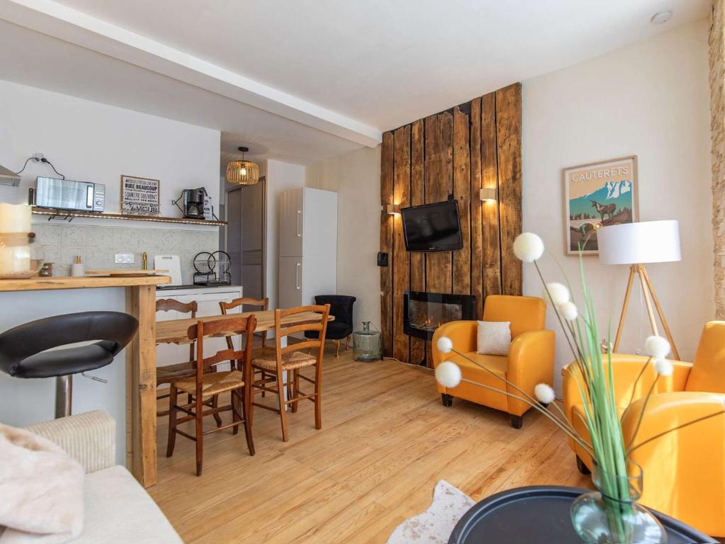T2 rénové et cosy face aux thermes avec cour privative et équipements modernes - FR-1-401-272