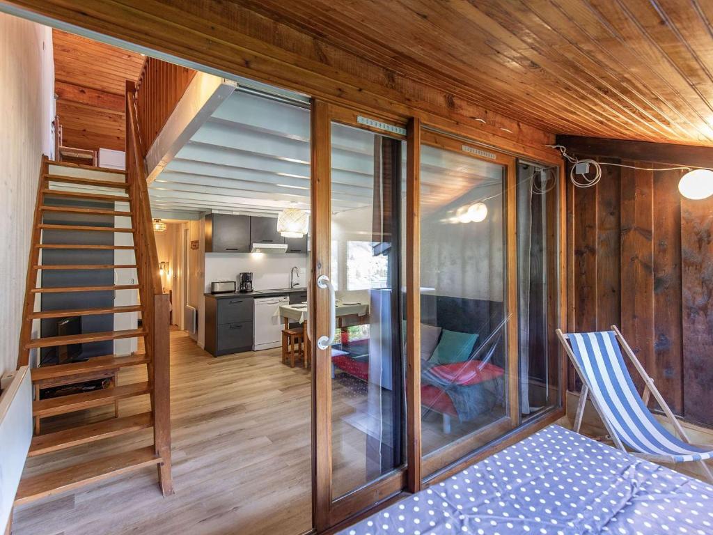T2 rénové avec terrasse, parking privé, local vélos à Cauterets - FR-1-401-290