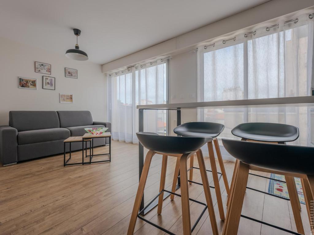 Appartement 1 chambre, balcon et accès direct à la plage - FR-1-197-596