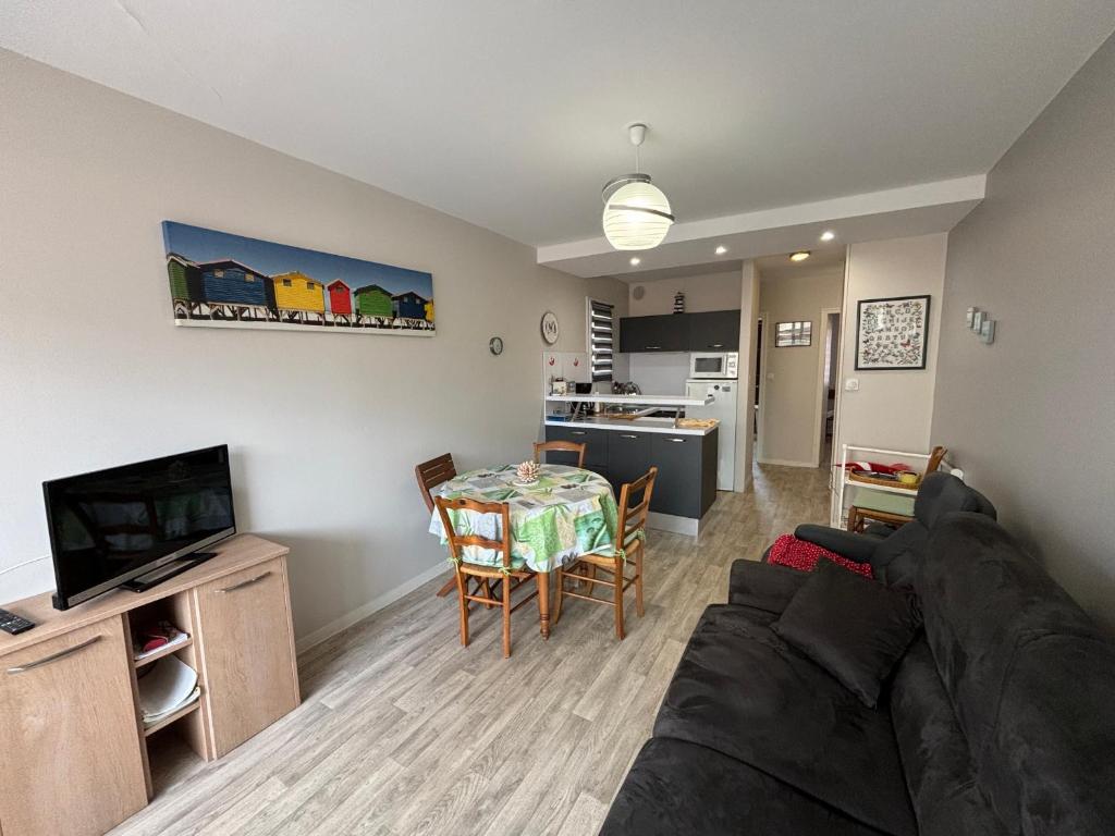 Appartement 2 étoiles avec balcon, accès direct plage des Sables-d'Olonne - FR-1-197-606