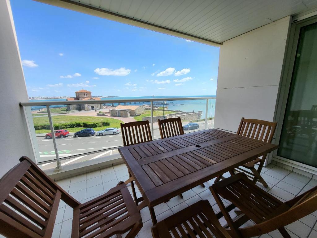 T2 avec terrasse, 500m de la plage, Les Sables-d'Olonne - FR-1-92-896