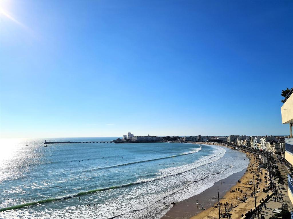 Appartement familial face mer avec balcon - FR-1-485-95