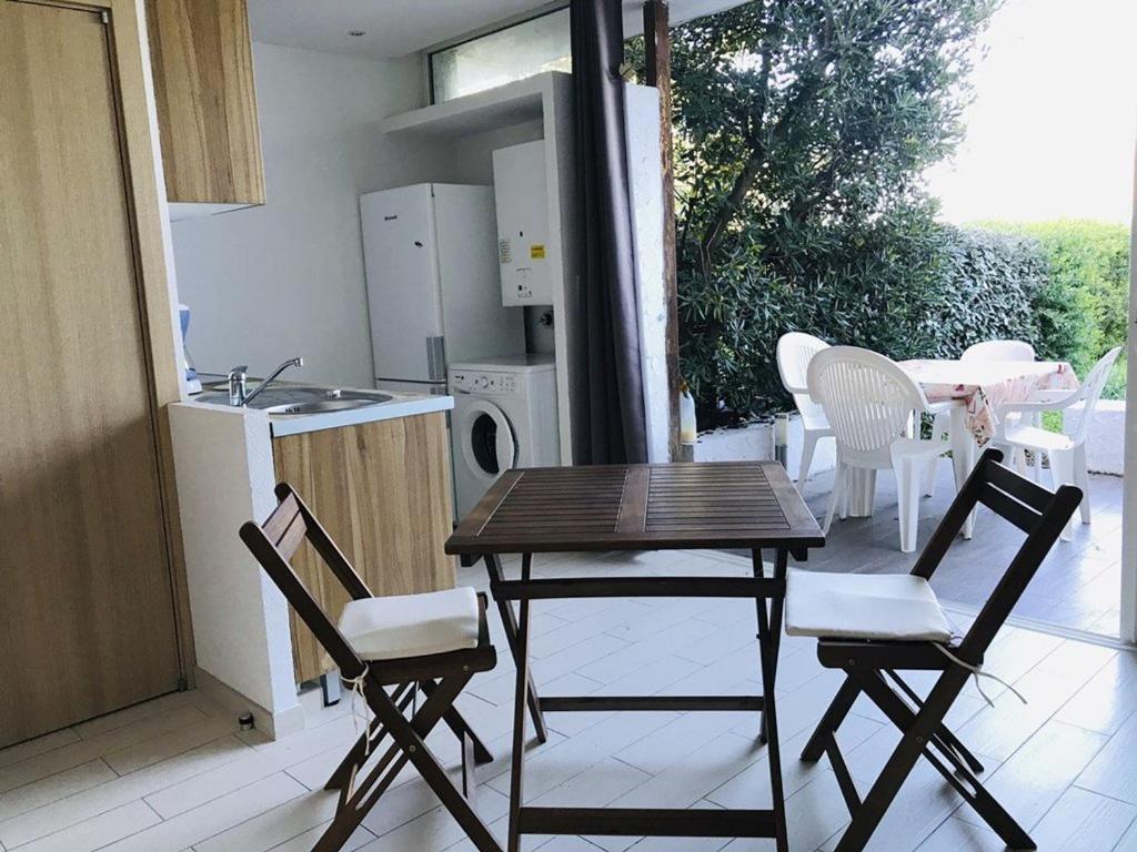 Studio cosy avec terrasse, proche plage, 2 couchages à Lumio - FR-1-63-290