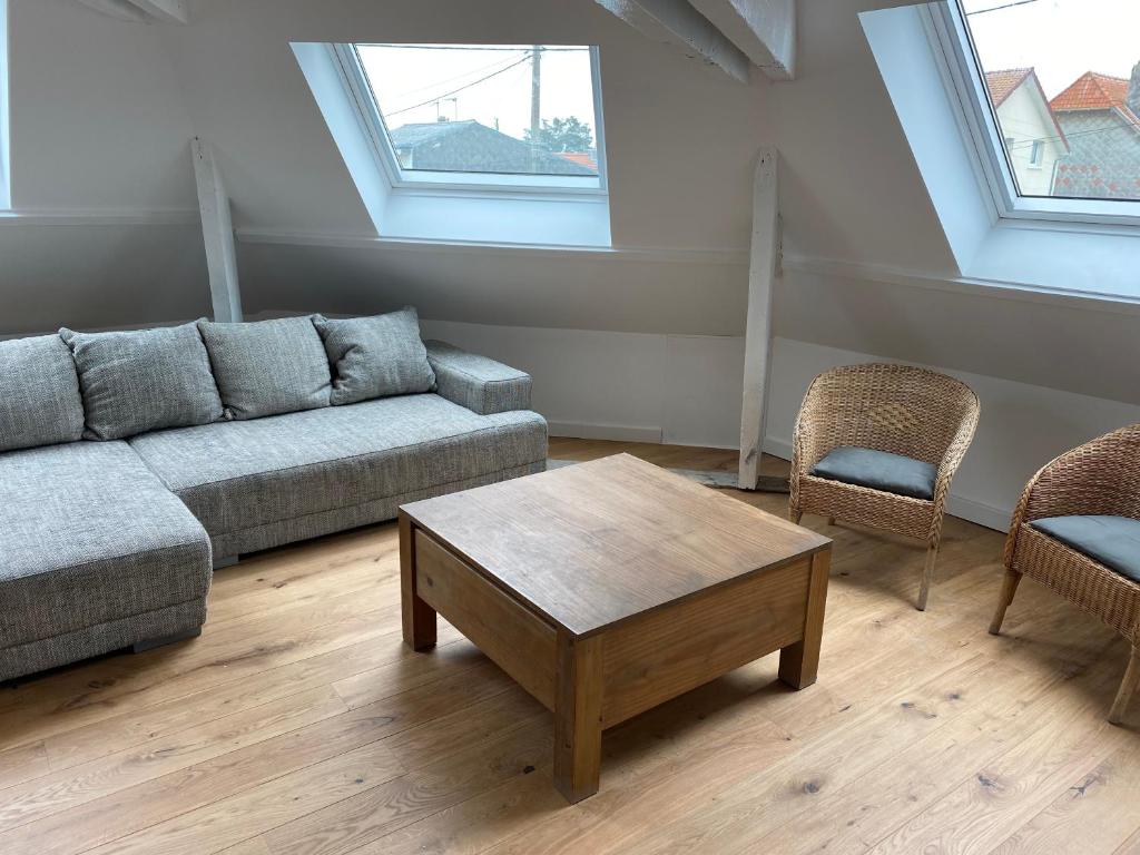 Appartement en Front de Mer avec Balcon, Parking Privatif, et Ménage Inclus - FR-1-672-23