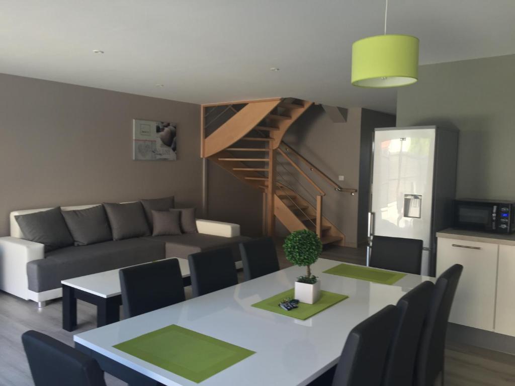Appartement RDC face à la mer avec balcon et parking privatif - FR-1-672-26