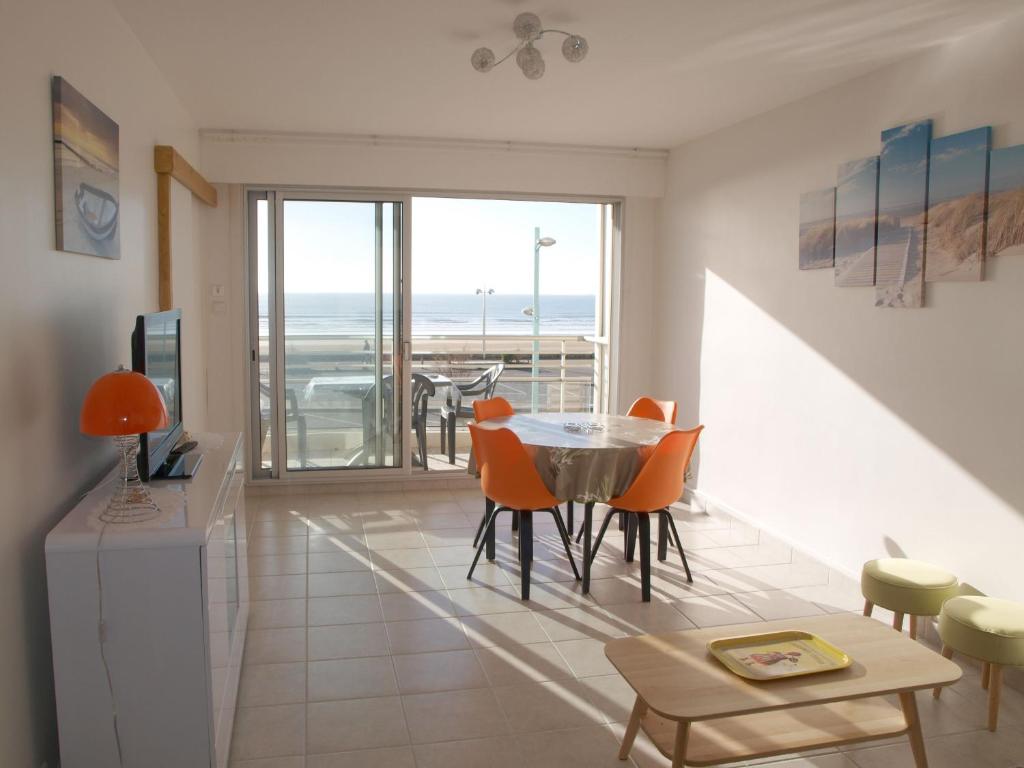 Charmant T2 rénové avec balcon et vue mer à Saint Jean de Monts - FR-1-323-319