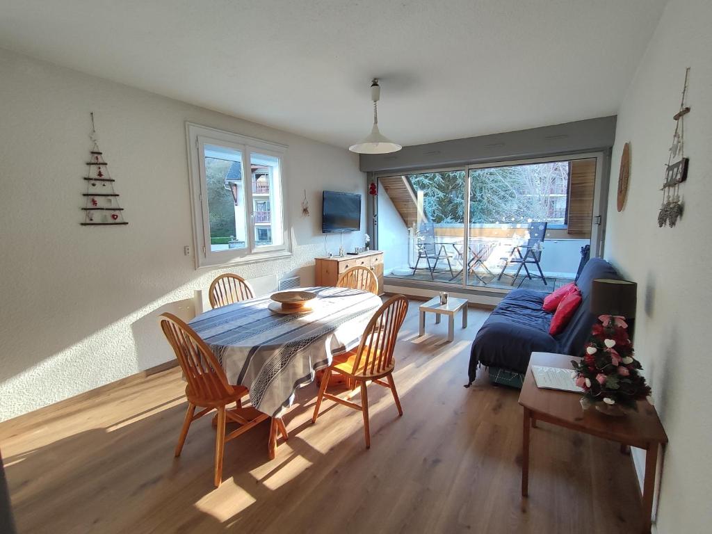 T2 spacieux et lumineux avec 2 terrasses Sud et Est, proche centre village