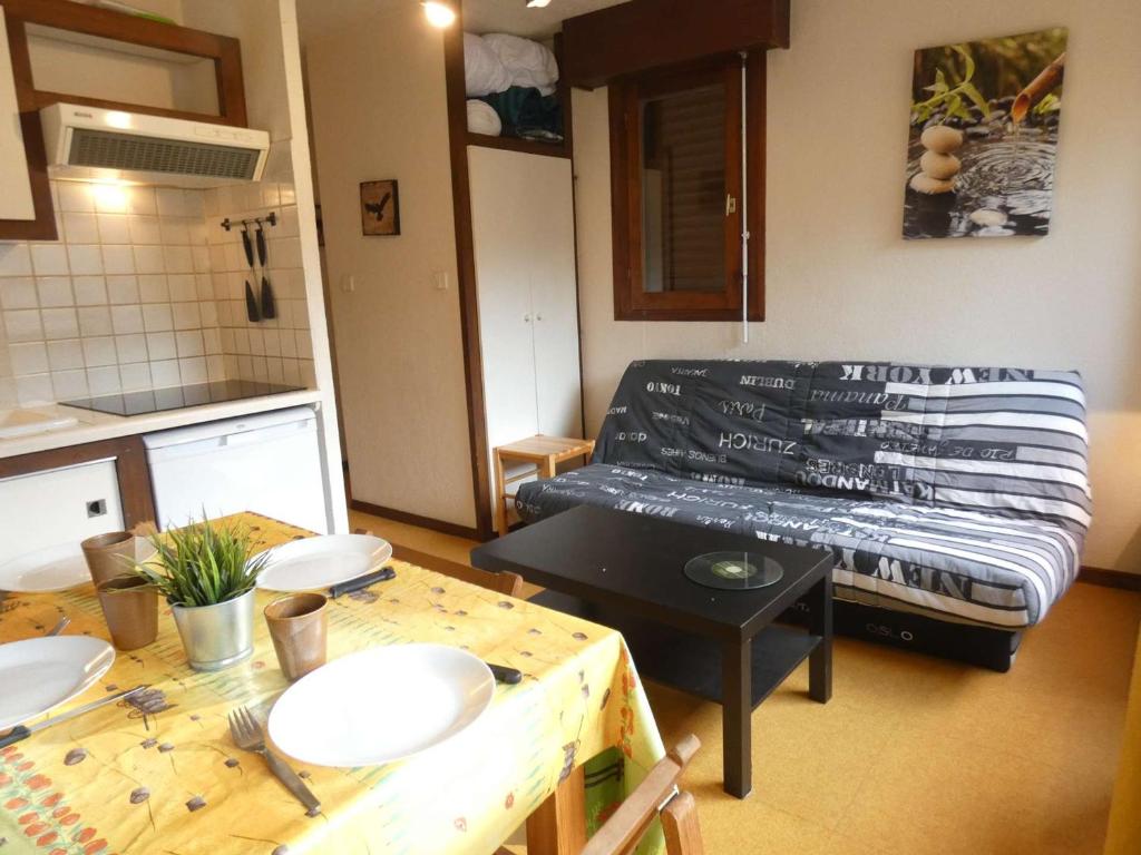 T2 Confortable 4 Pers à St-Lary Soulan - Balcon Sud, Parking, Accès Spa et Salle de Musculation - FR-1-457-267