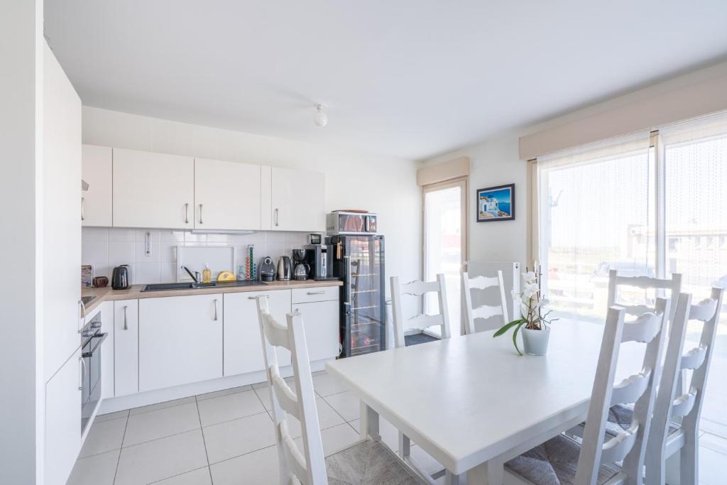 Rez-de-chaussée avec terrasse, parking, animaux acceptés près de la mer - FR-1-675-15
