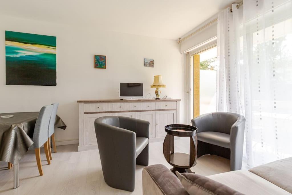 Escapade Lumineuse avec 2 chambres - parking privé et court de tennis à proximité de la Plage Benoît de La Baule
