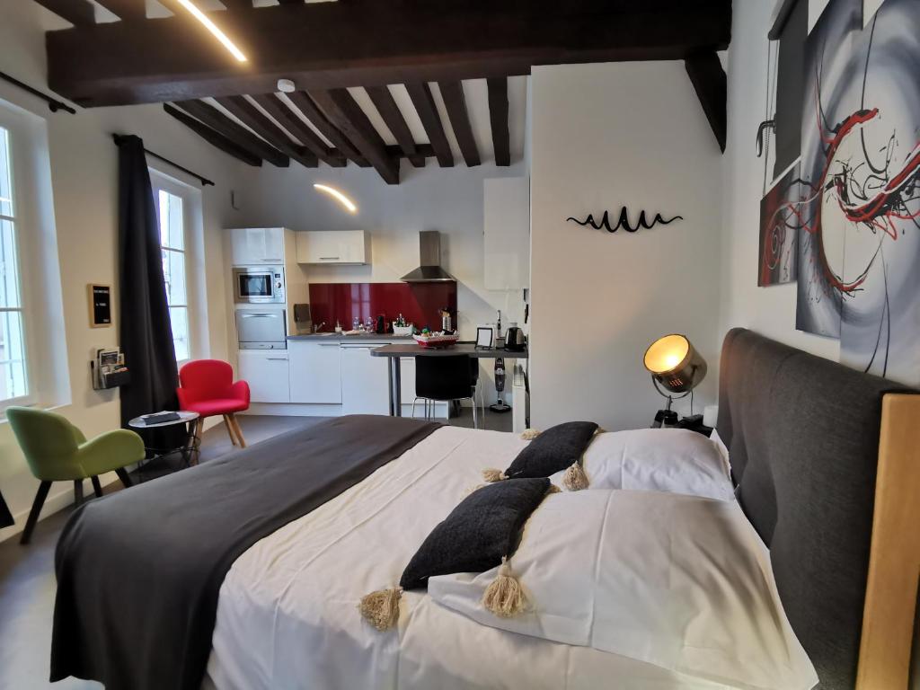 Le Saint-Aignan, Nuits-chartraines, Parking privé a quelques minutes, 3 étoiles