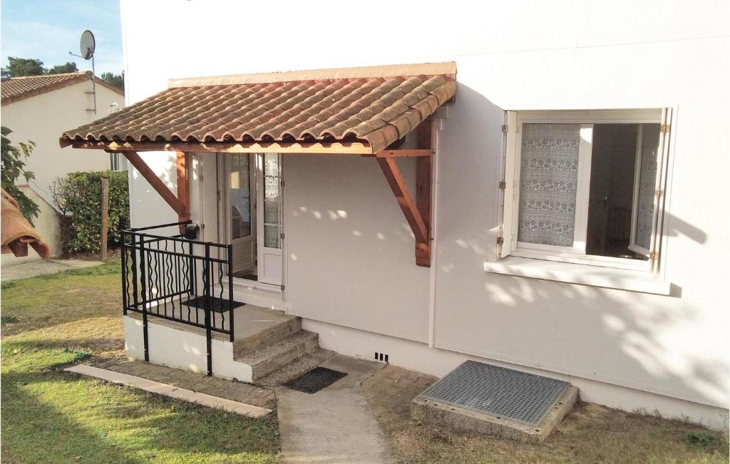 2 Bedroom Awesome Apartment In La Tranche Sur Mer