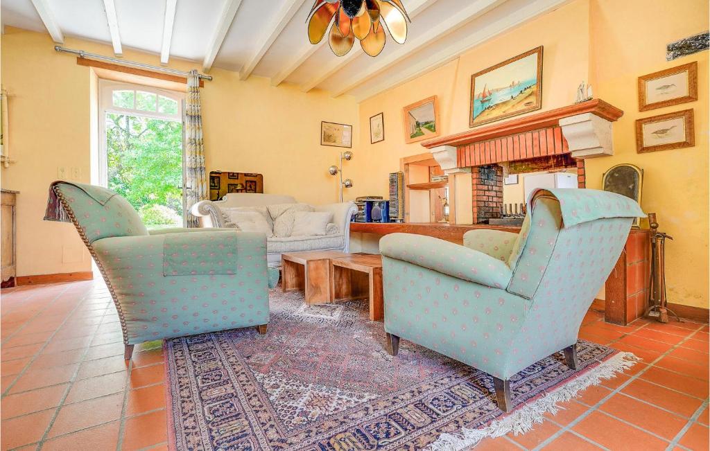 Gorgeous Home In Nieul Le Dolent