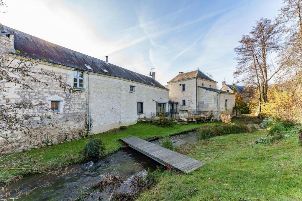 Belle demeure avec piscine à Bourgueuil 5 ch/10 p