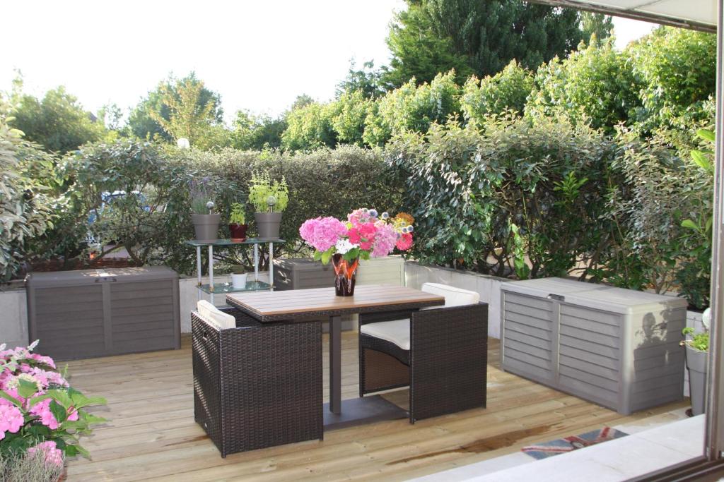 6-person apartment with swimming pool tennis court and free parking 25
