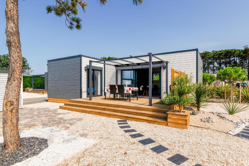 Résidence avec piscine, chalet pour 4