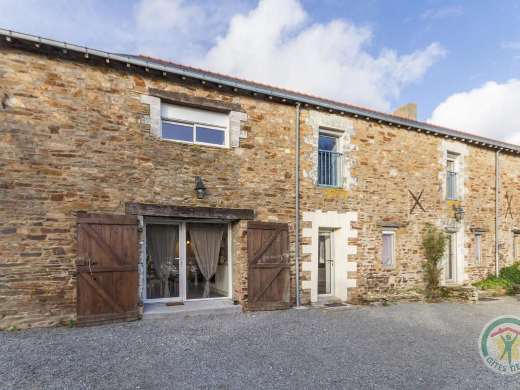 Gîte paisible avec piscine chauffée, jardin clos et terrasse privative près de Nantes - FR-1-306-854