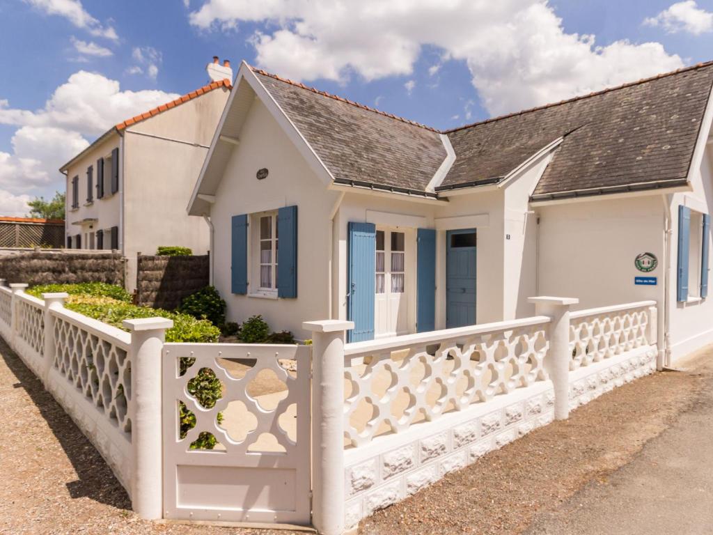 Charmant Gîte Familial à 30m de la Plage avec Cour Fleurie, Proche Commerces et Pêche à Pied - FR-1-306-833