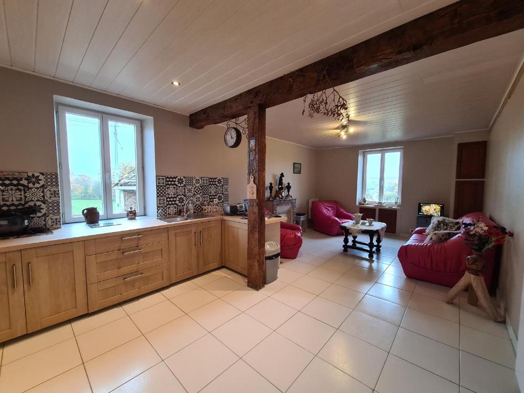 Maison de Village avec Jardin Privatif, Proche du Lac d'Eguzon et du Pays de George Sand - FR-1-591-440
