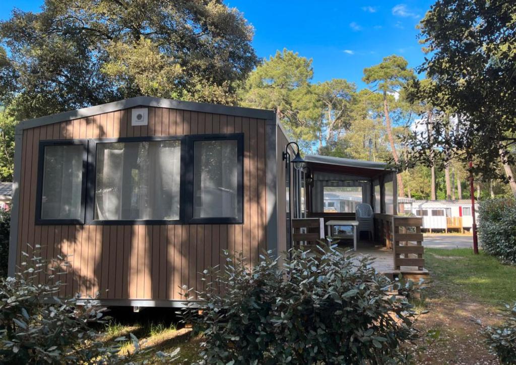 Grand mobile-home 45M2 au calme et au bord de mer
