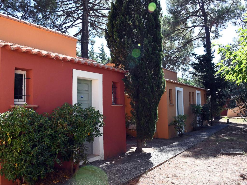 Holiday Home T2 Cabine Type C by Interhome