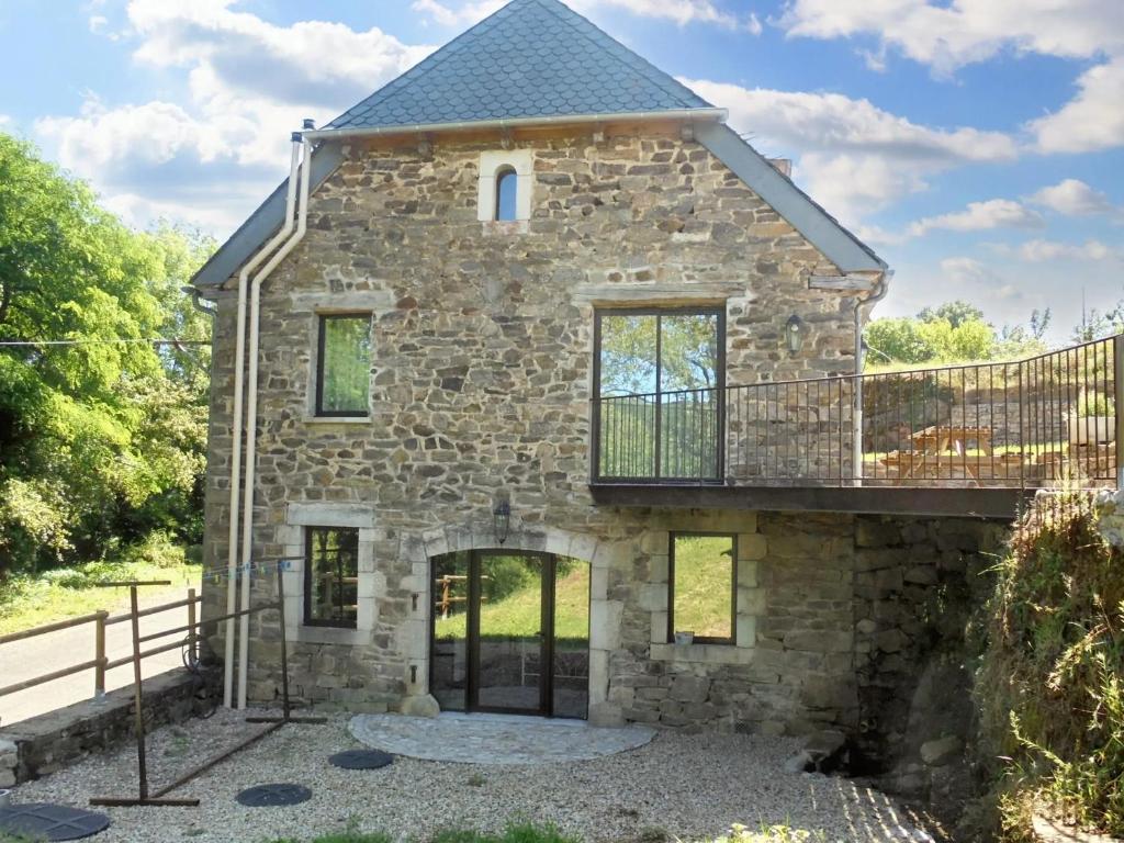 Maison spacieuse a Castelnau de Mandailles avec cheminee 250 m²