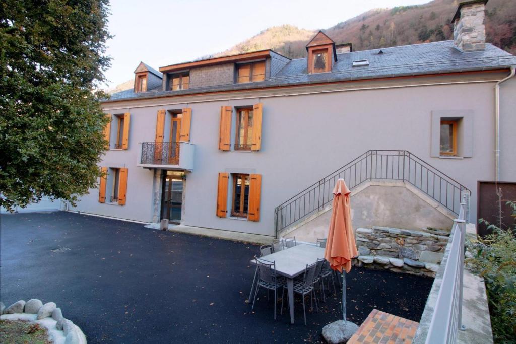 Maison familiale forestiere a Cauterets avec vue montagne