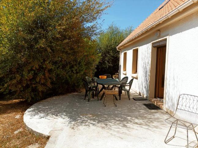 Maison Familiale avec Terrasse, à 1 km de la Plage - Tout Équipé, WiFi Inclus - FR-1-376-5