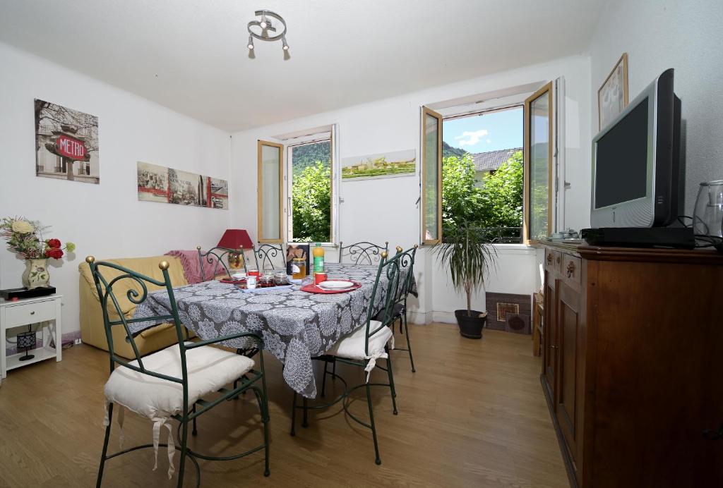 Jolie chambre au calme à Auzat