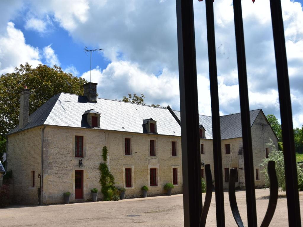 Vintage Mansion in Lantheuil France with Garden