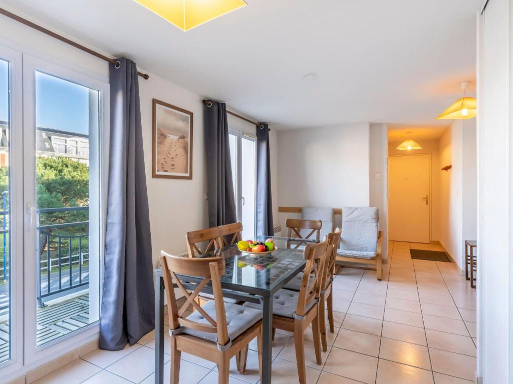 Apartment Les Marines 1 et 2-4 by Interhome