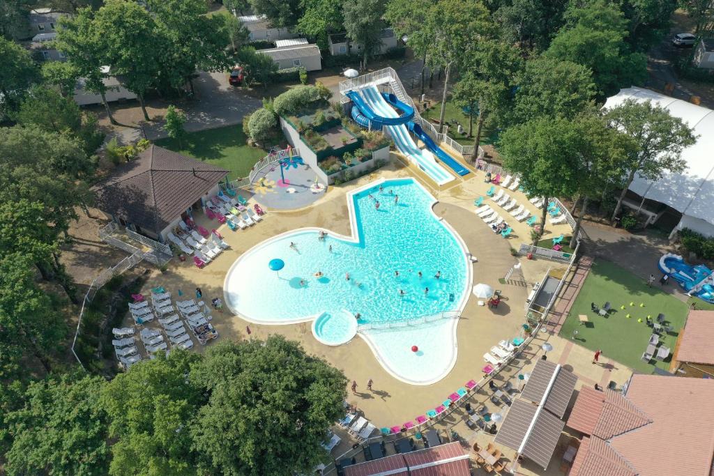Camping Officiel Siblu Les Pierres Couchees