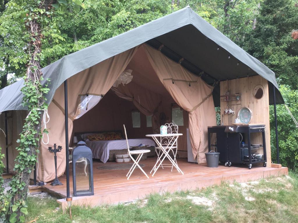 Les Toiles de La Tortillère tentes luxes safari lodge glamping insolite