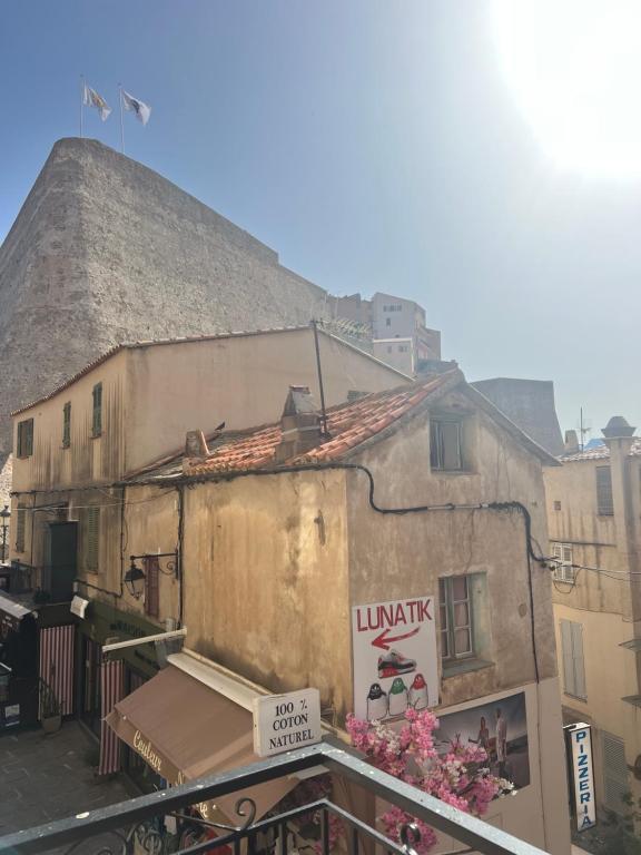 Loft centre ville Calvi terrasse vue citadelle