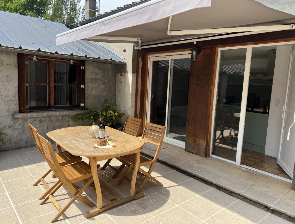 Luxurious Garden Cottage