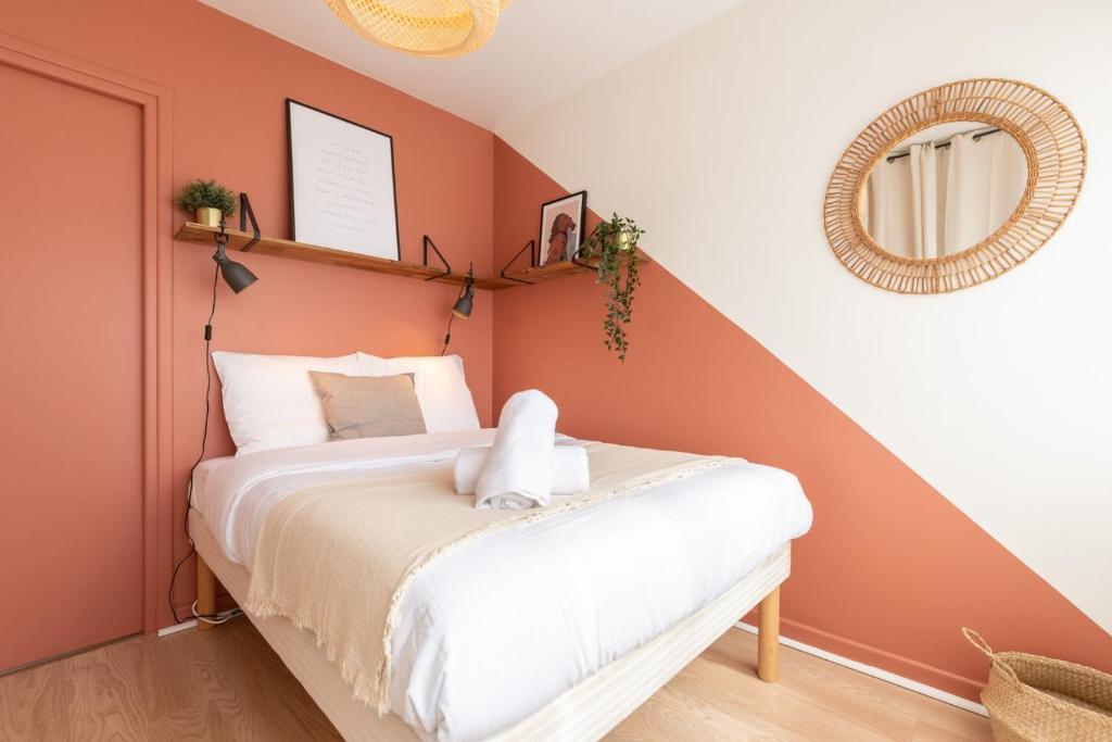 3 bedroom house with garden, free parking